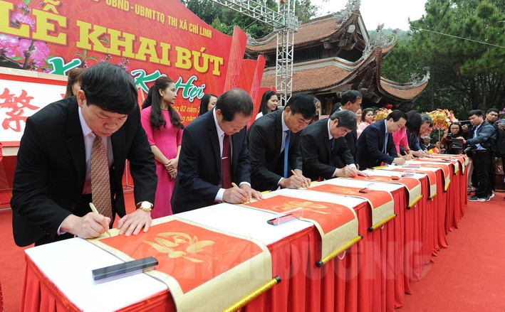 Chi Linh holds New-year Writing Starting Ceremony